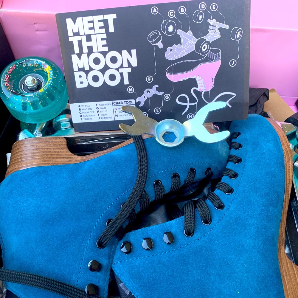 Moonlight roller skates  
Orig:269.00